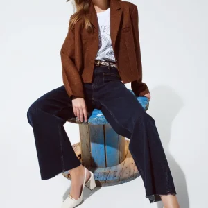 Blazer corta oversized em Vichy e detalhes metálicos em marrom
