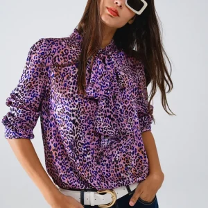 Blusa com laço no pescoço com estampado animal roxo