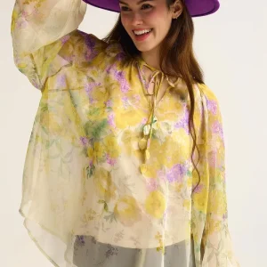 Blusa de chiffon floral com acabamento transparente e silhueta esvoaçante