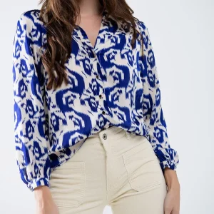 Blusa de manga balão com estampado abstrato em azul-marinho e branco