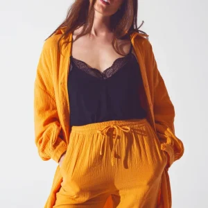 Camisa solta com textura em laranja