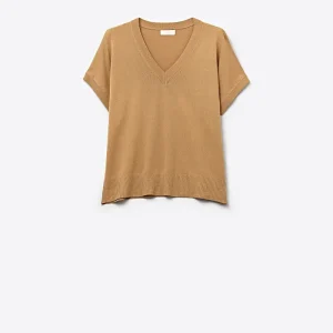 Camisola de malha fina e leve com decote em V largo em camel