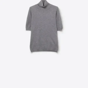 Camisola de malha fina em cinzento com gola alta e mangas até ao cotovelo