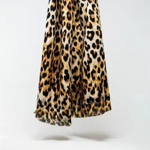 Lenço de tecido fino com estampado de leopardo em camel