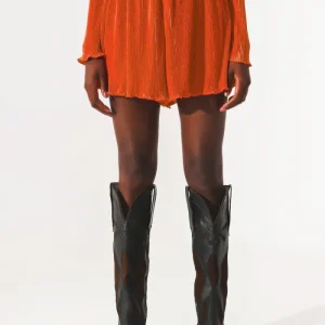 Shorts plissados em laranja