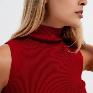 Top de pescoço alto tricotado em vermelho