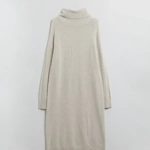 vestido de malha bege de mangas compridas com gola alta