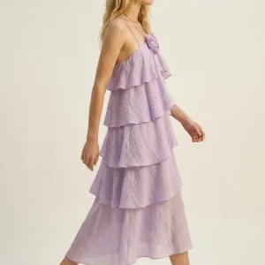 Vestido Longo com Detalhe de Rosa em Camadas Babados e Textura Amassada Lilás