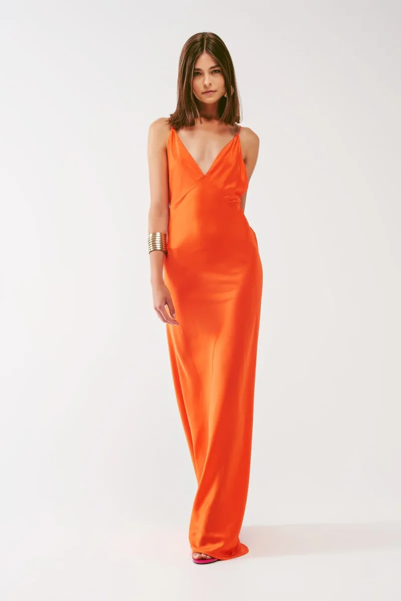 Vestido longo de cetim com alças finas em laranja - Image 6