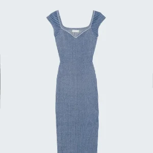 Vestido midi azul justo com mangas curtas em tecido canelado grosso