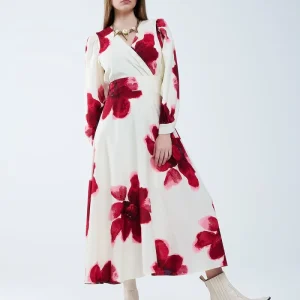 Vestido midi envolvente bege com estampado floral tropical vermelho e mangas compridas